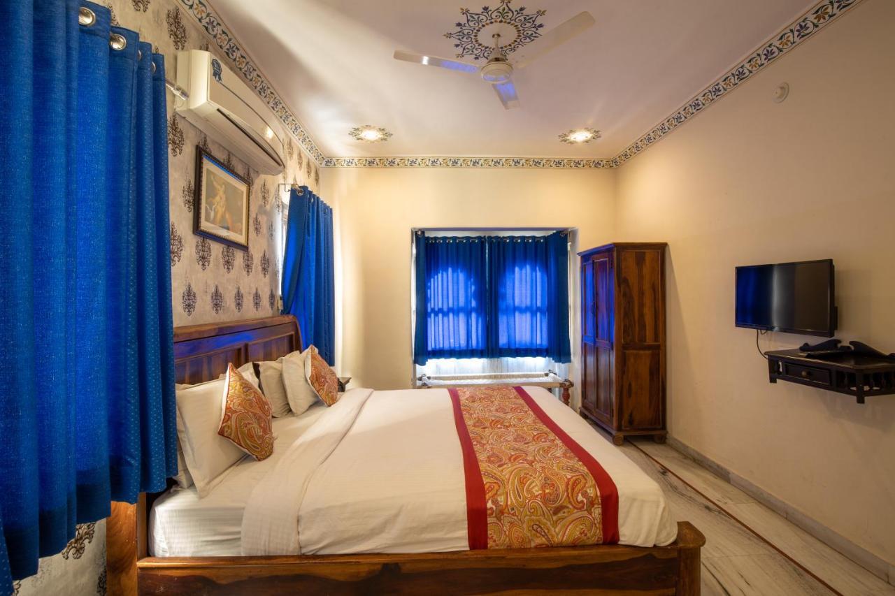 Hotel Royal Pratap Niwas Udaipur Exterior photo