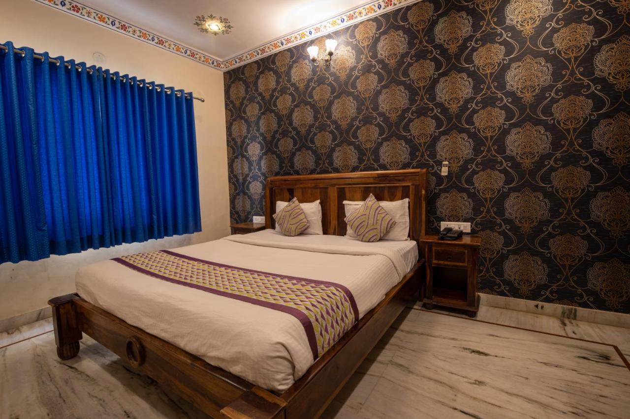 Hotel Royal Pratap Niwas Udaipur Exterior photo