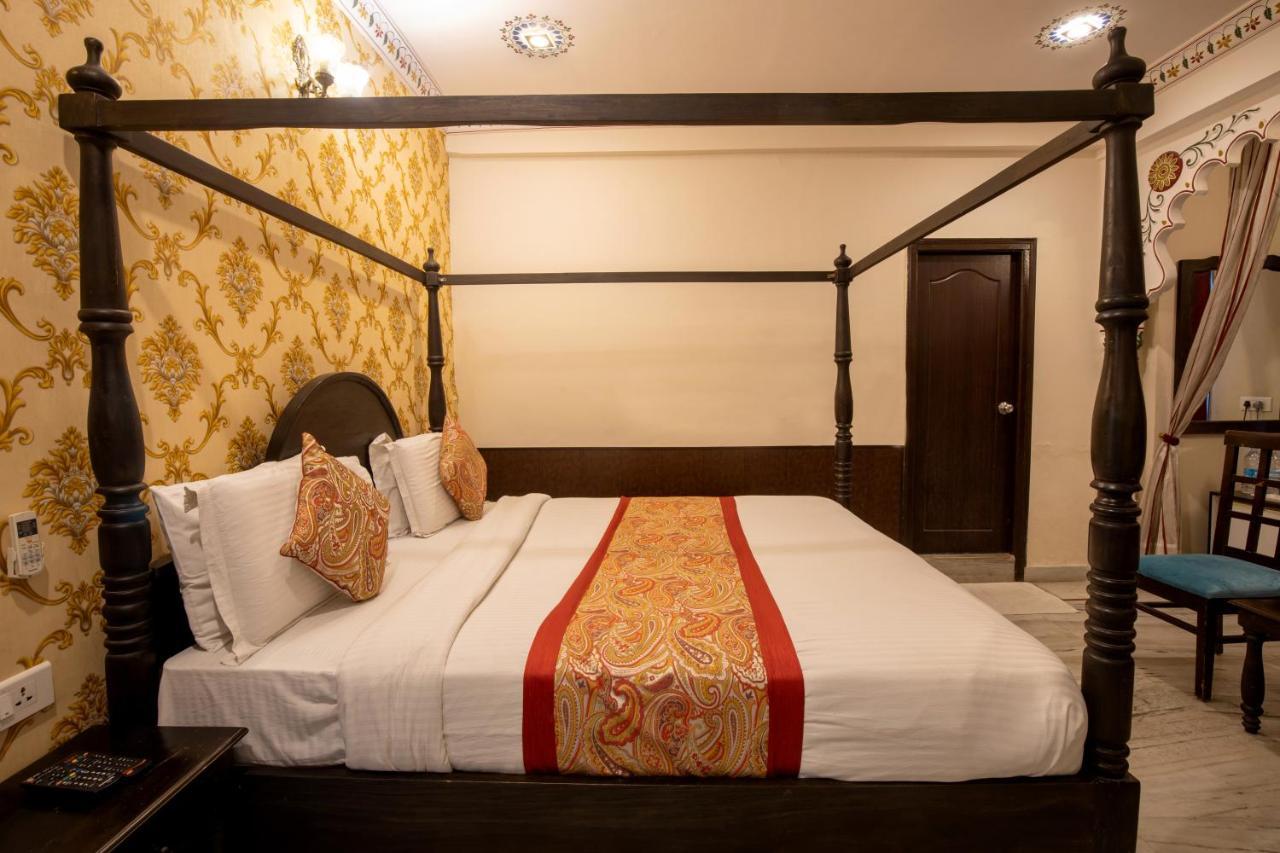 Hotel Royal Pratap Niwas Udaipur Exterior photo
