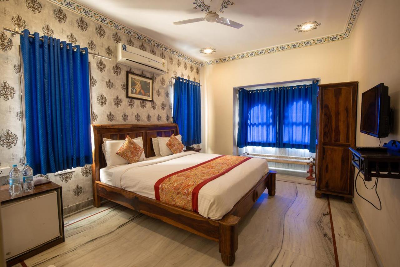 Hotel Royal Pratap Niwas Udaipur Exterior photo