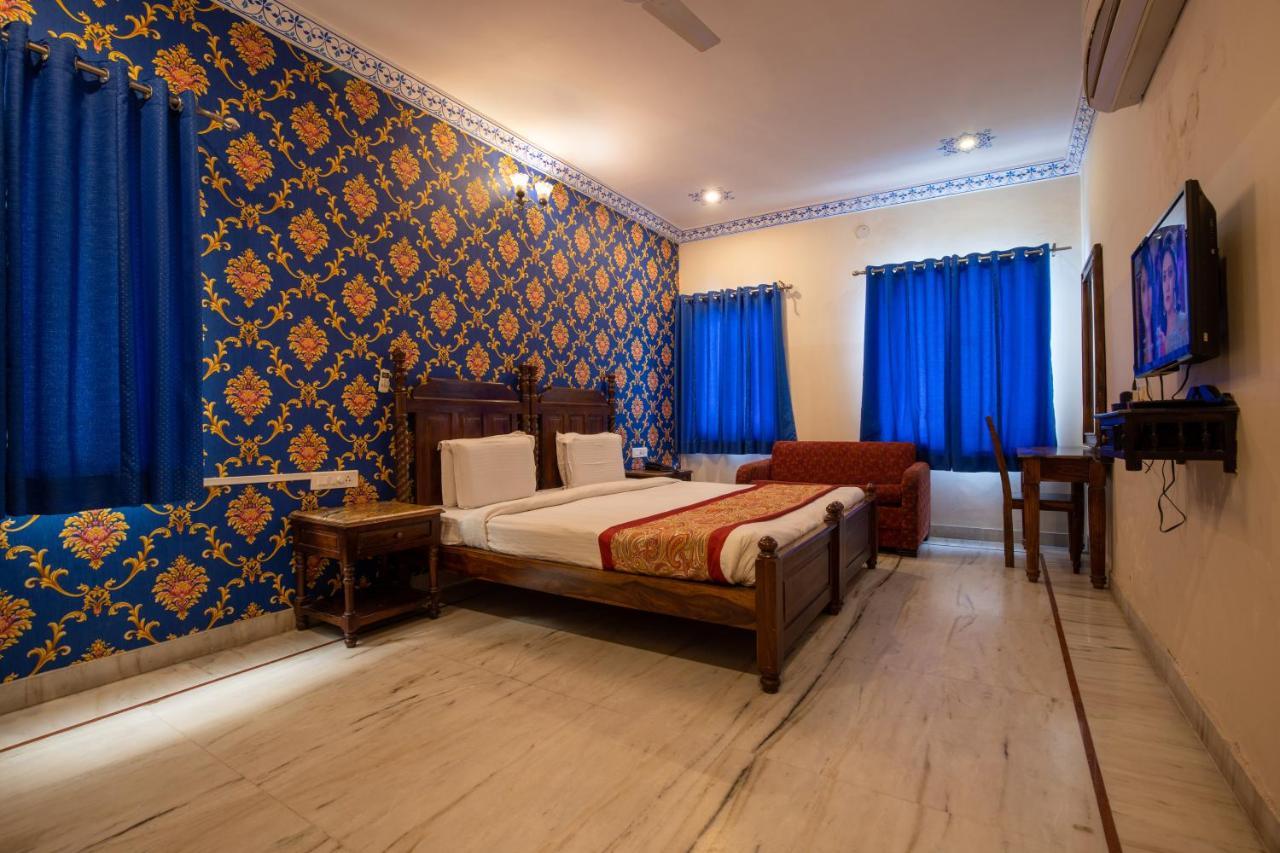Hotel Royal Pratap Niwas Udaipur Exterior photo