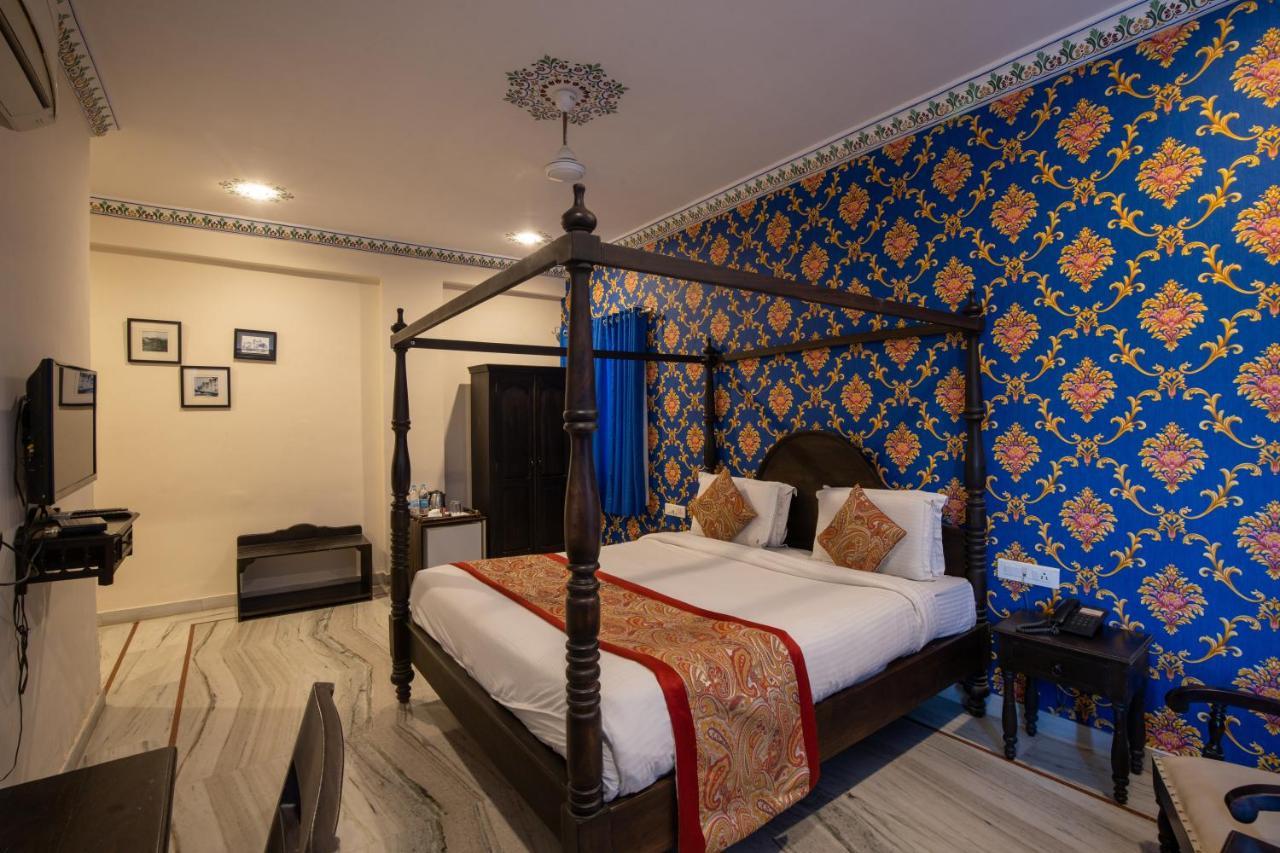 Hotel Royal Pratap Niwas Udaipur Exterior photo
