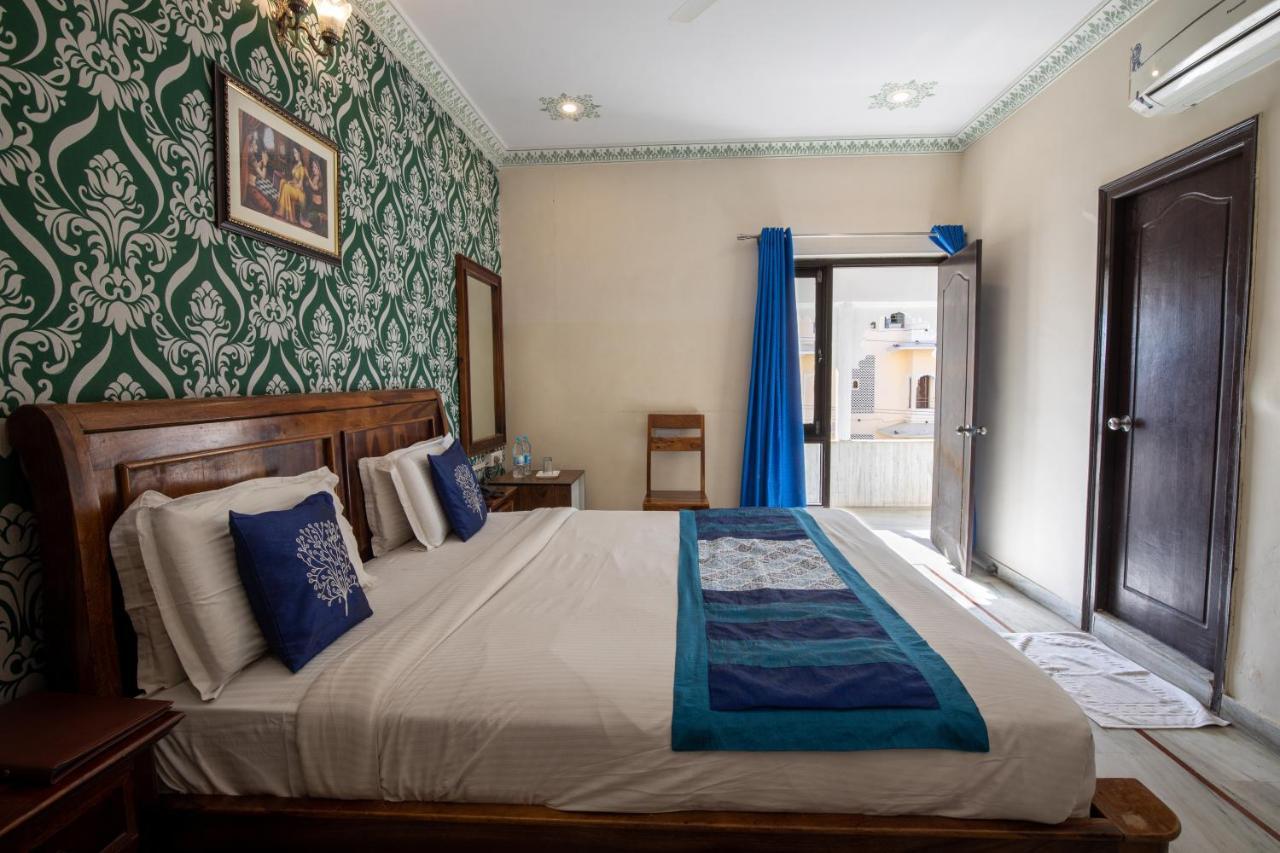 Hotel Royal Pratap Niwas Udaipur Exterior photo