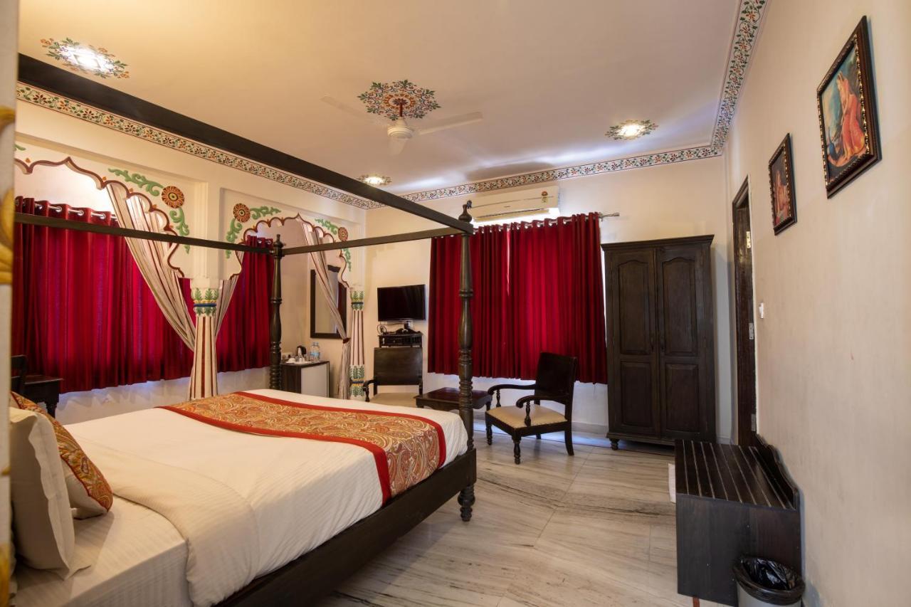 Hotel Royal Pratap Niwas Udaipur Exterior photo