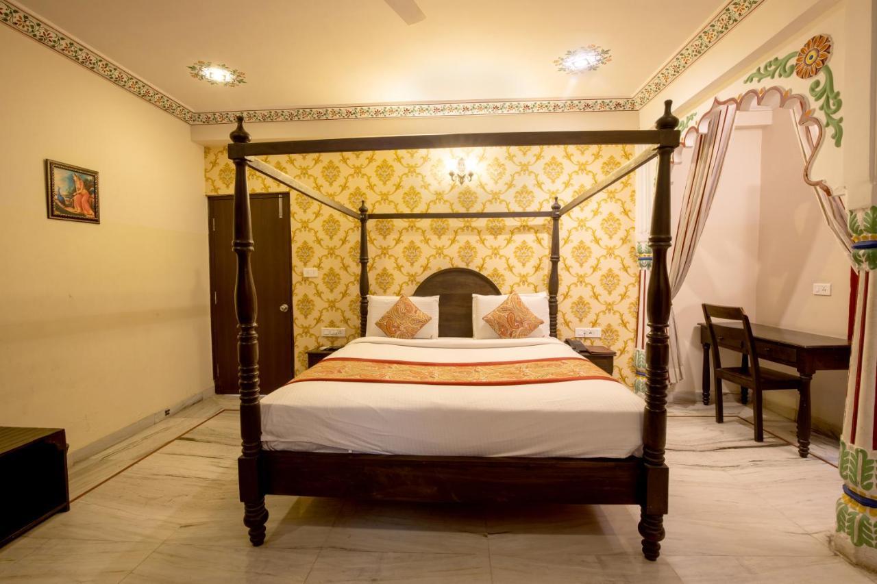 Hotel Royal Pratap Niwas Udaipur Exterior photo