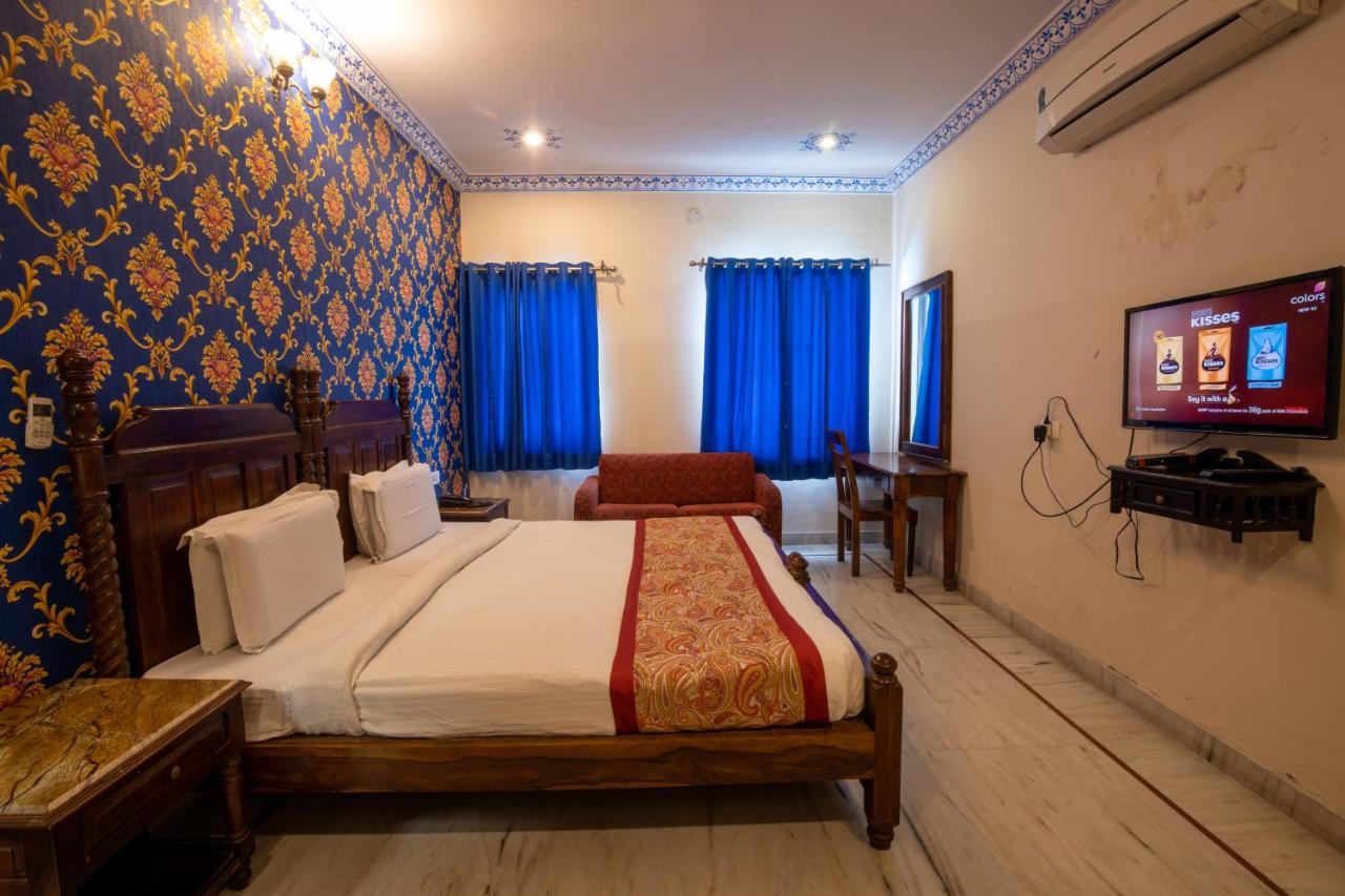 Hotel Royal Pratap Niwas Udaipur Exterior photo