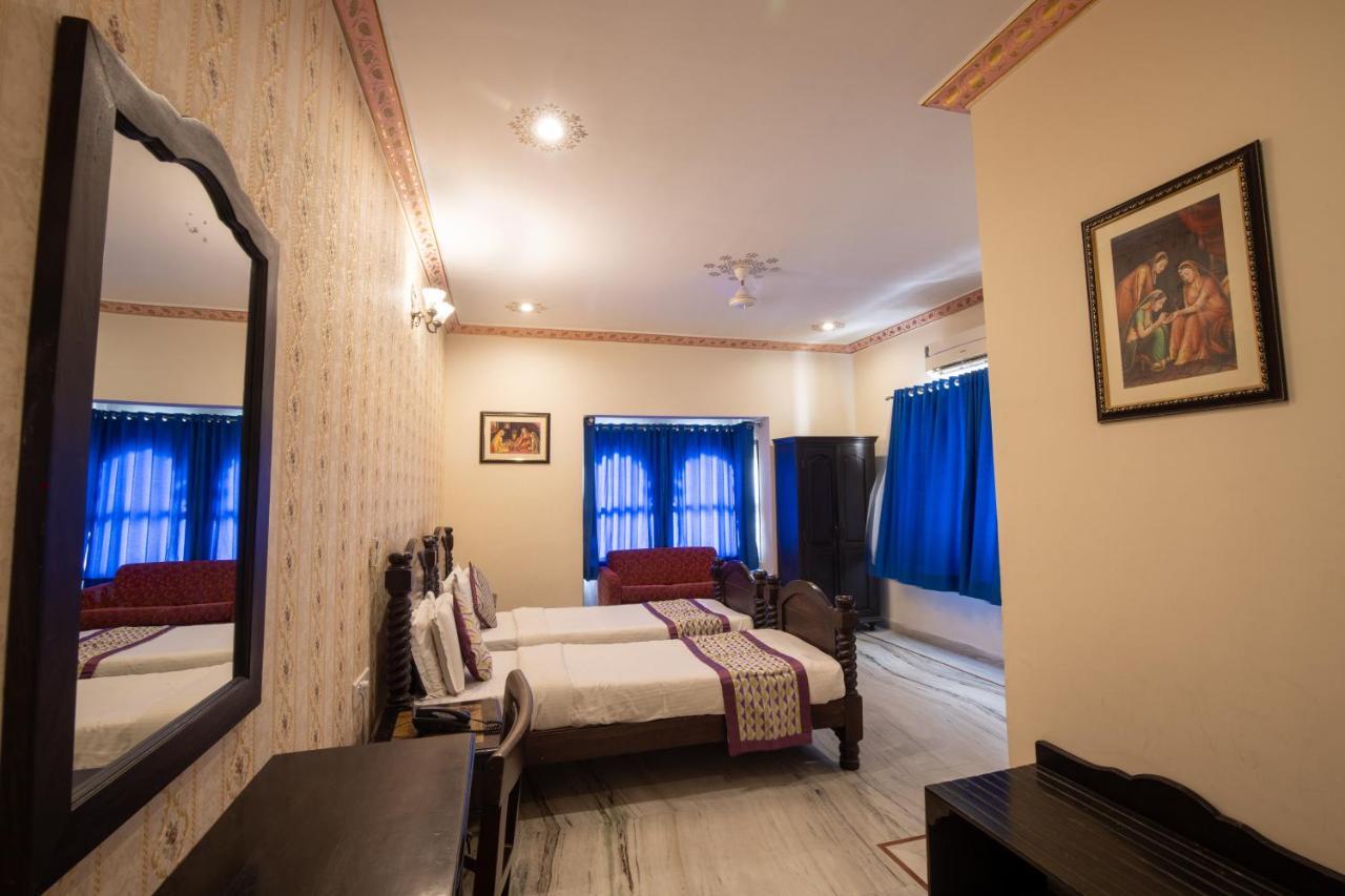 Hotel Royal Pratap Niwas Udaipur Exterior photo