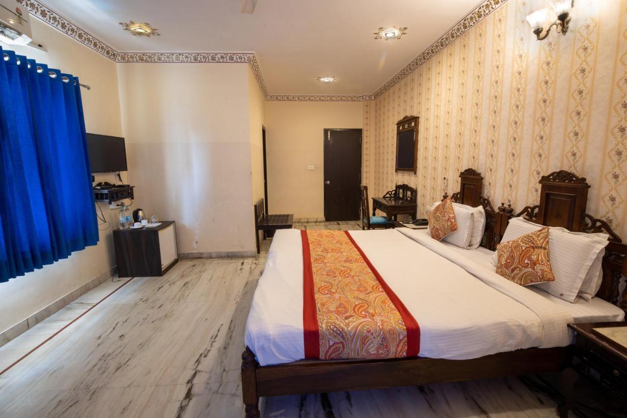 Hotel Royal Pratap Niwas Udaipur Exterior photo