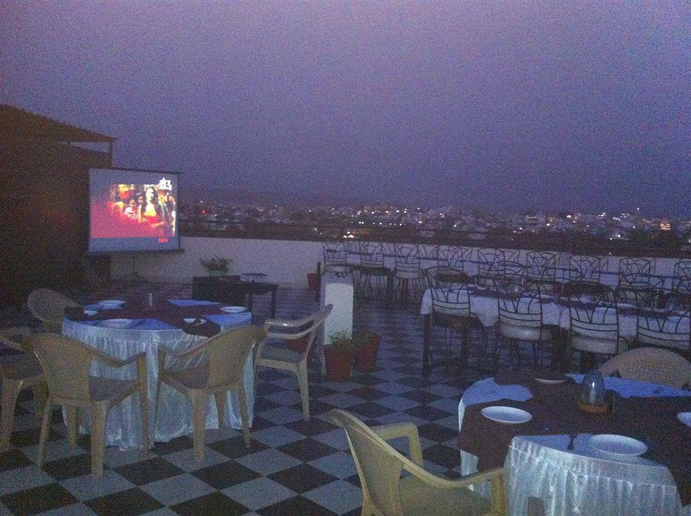 Hotel Royal Pratap Niwas Udaipur Exterior photo