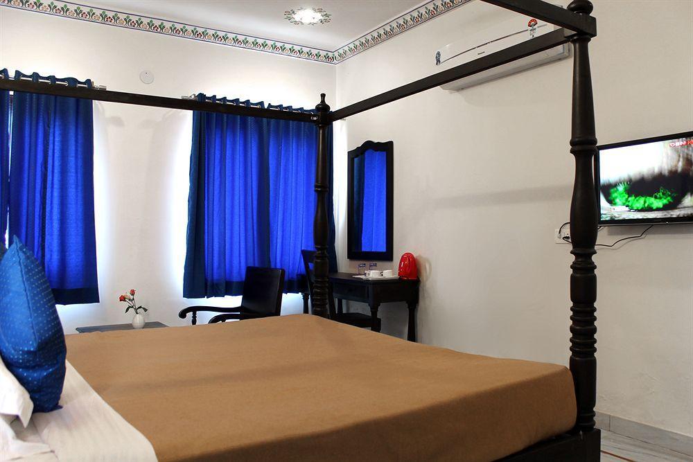 Hotel Royal Pratap Niwas Udaipur Exterior photo