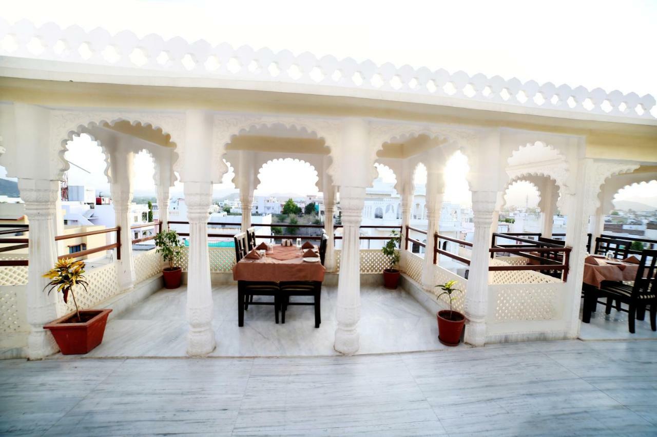 Hotel Royal Pratap Niwas Udaipur Exterior photo